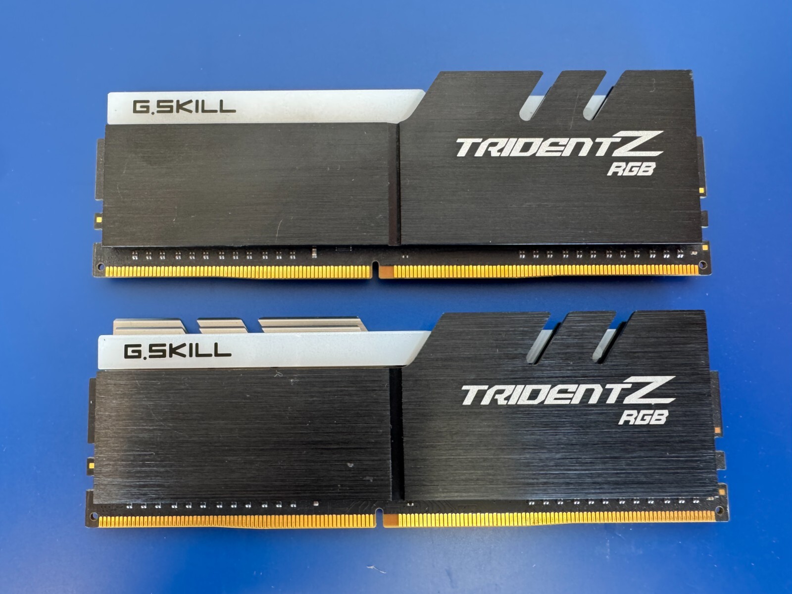 G. SKILL Trident Z RGB 2x8gb 16GB DDR4 3200 MHz PC4-17000 (F4-3200C16D-16GTZR)