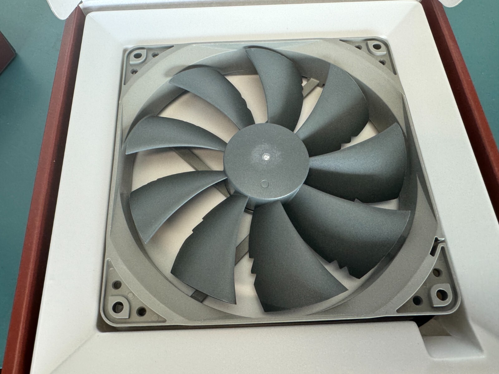 Noctua NF-P14s redux-900, Ultra Quiet Silent Fan, 3-Pin, 900 RPM (140mm, Grey)