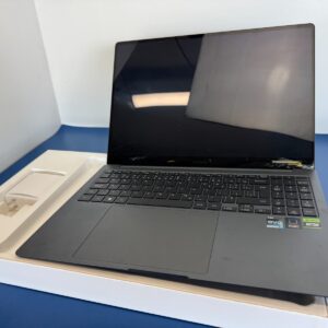 READ Samsung Galaxy Book3 Ultra 16" Laptop  i7 13700H/16GB/RTX 4050/512gb/3K