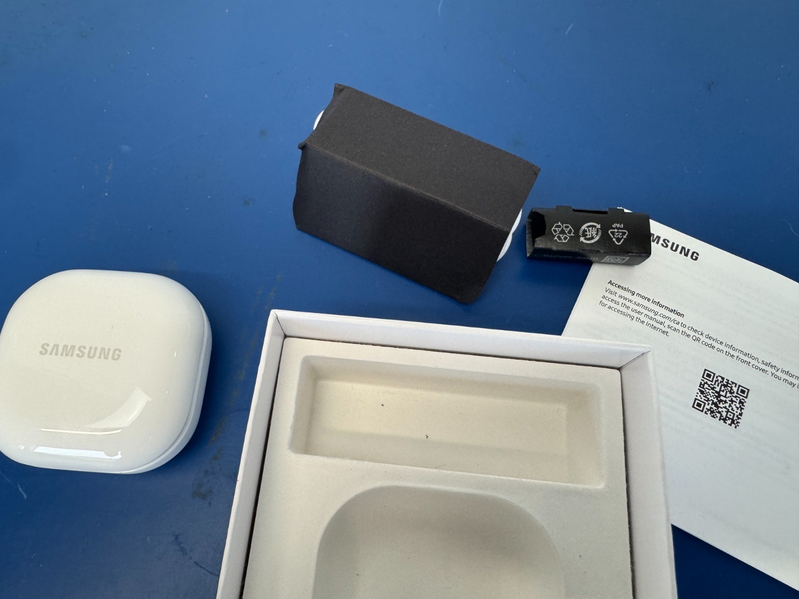 SAMSUNG Galaxy Buds 2 True Wireless Earbuds (Black Graphite) - Image 3