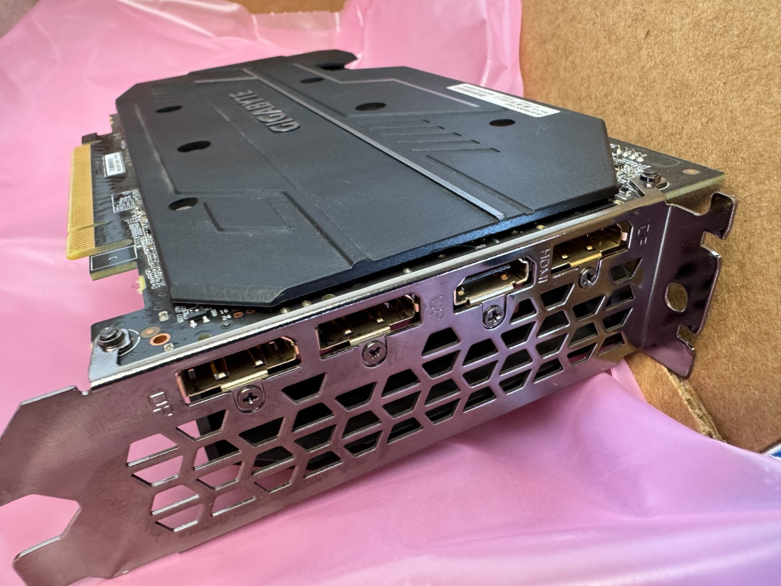 GIGABYTE GV-N166SOC-6GD GeForce GTX 1660 6GB GDDR6 Graphics Card - Image 8