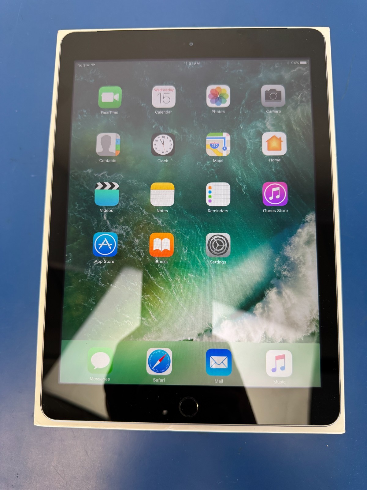 iOS 10.3.2 Apple iPad 5th Generation A1823 32GB Wi-Fi + 4G LTE Cellular 9.7