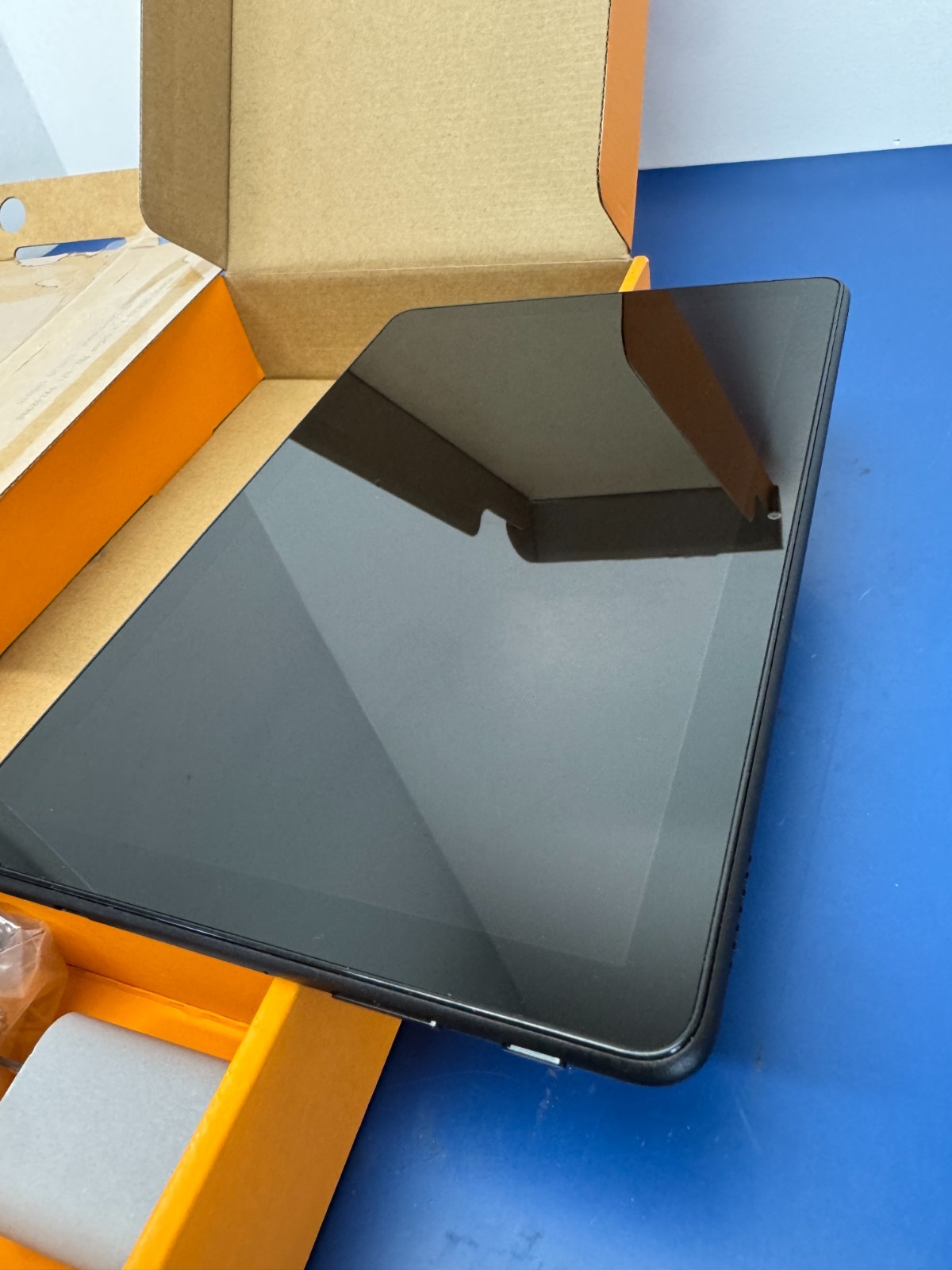 Amazon Fire HD 10 Tablet ( 13th Gen, 2023, TG425K ) 32GB - Image 5