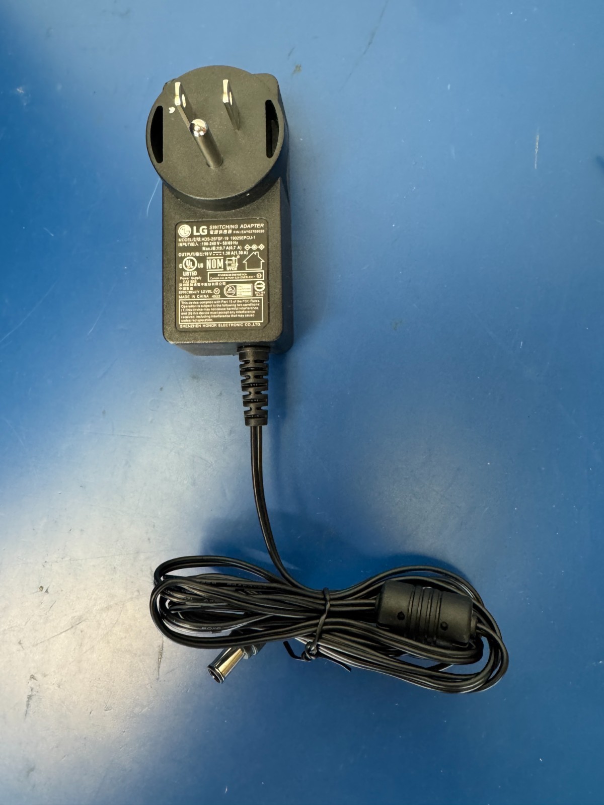 LG Monitor AC 19v 1.3amp ADS-25FSF-19 19025EPCU-1 EAY62768628 25W BLK