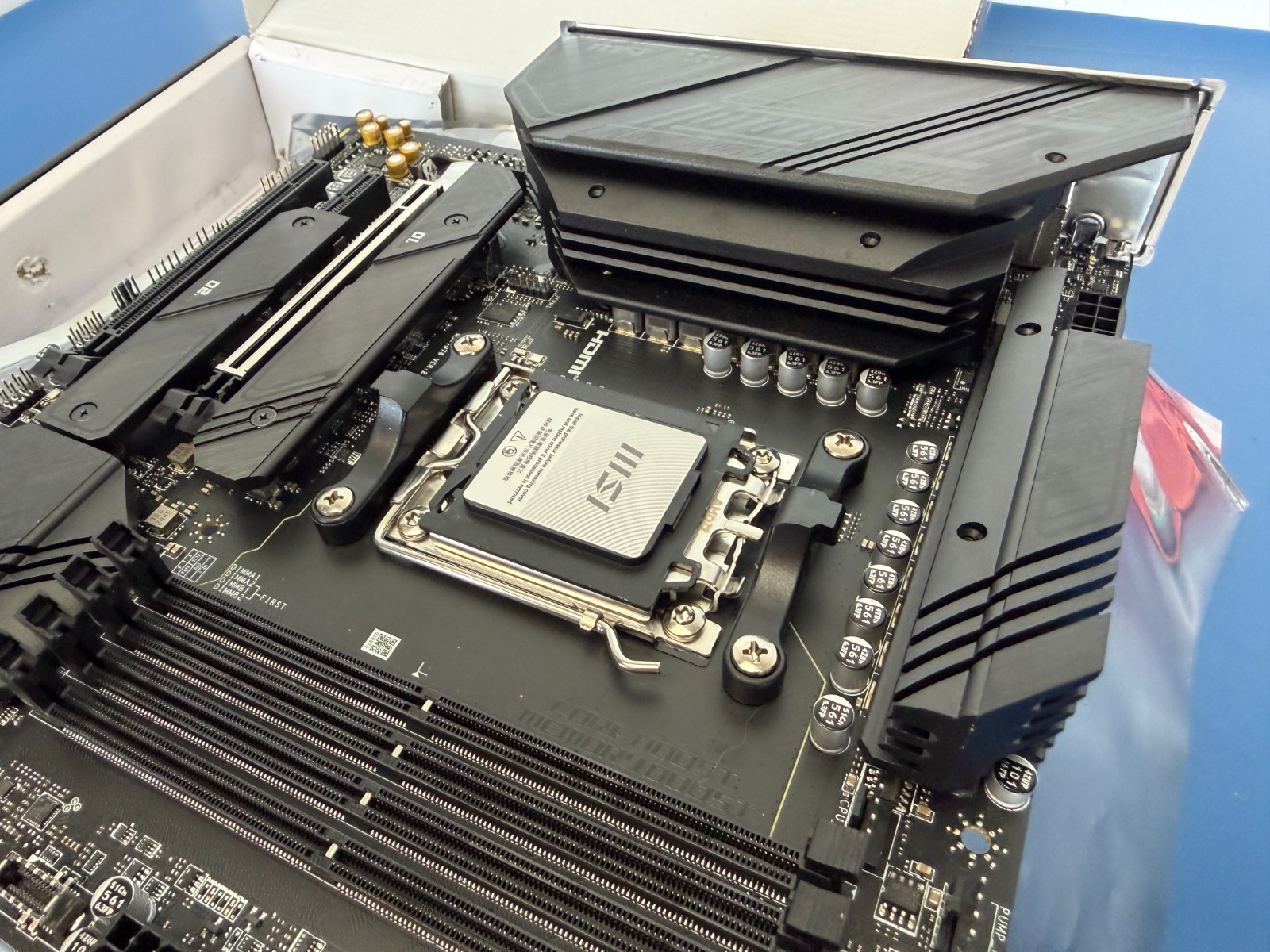 MSI MAG B650M MORTAR WIFI AM5 AMD 6Gb/s DDR5 Ryzen 7000 Micro ATX Motherboard - Image 8