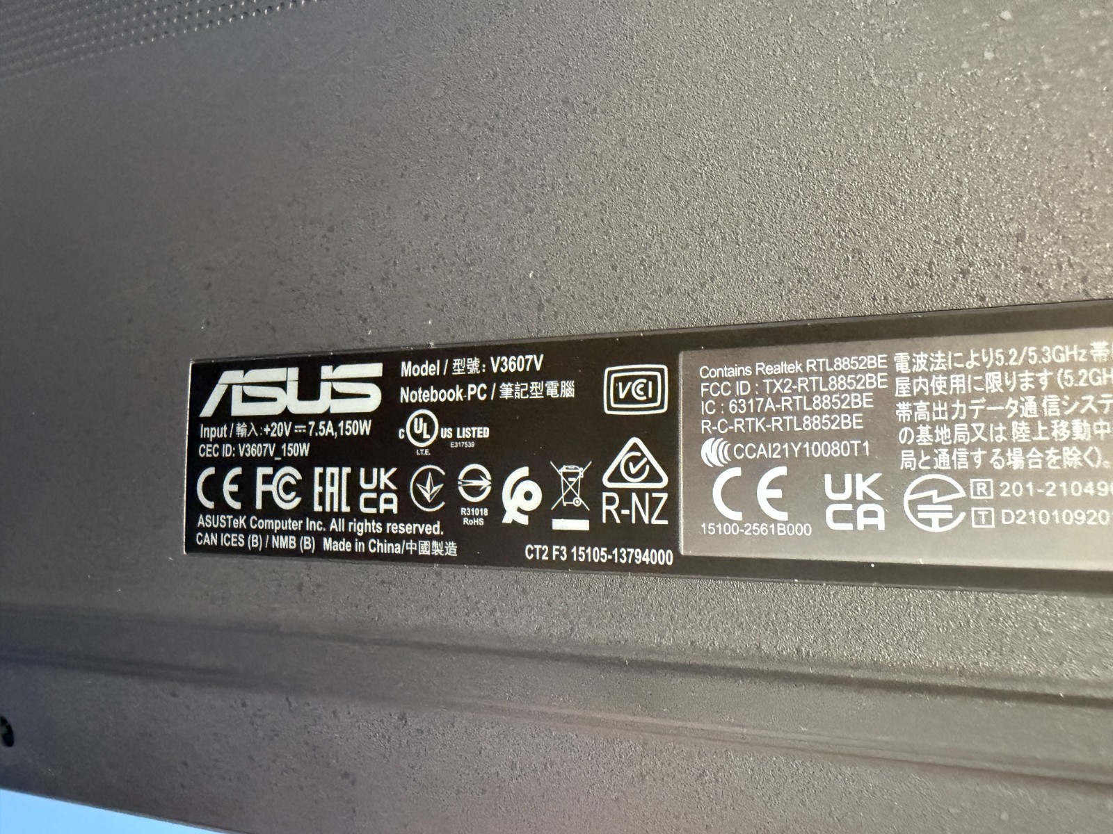 ASUS V16 16" Gaming Laptop Intel Core 5 210H/16GB RAM/512GB SSD/GeForce RTX 3050 - Image 11