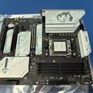 MSI X670E GAMING PLUS WIFI AM5 AMD Ryzen 7000 8000 9000 SATA 6Gb/s ATX DDR5