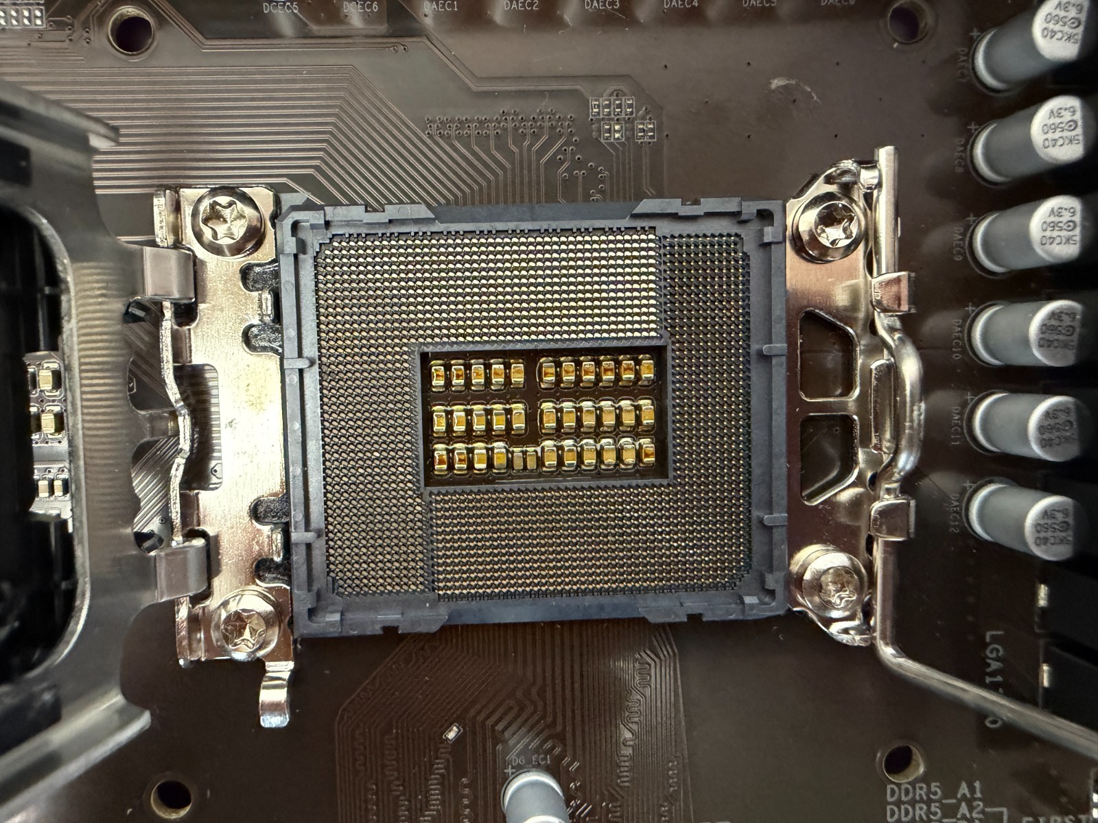 *READ* GIGABYTE Z790 UD AC DDR5 LGA 1700 Intel Z790 ATX DDR5 Triple M.2/ PCIe - Image 7