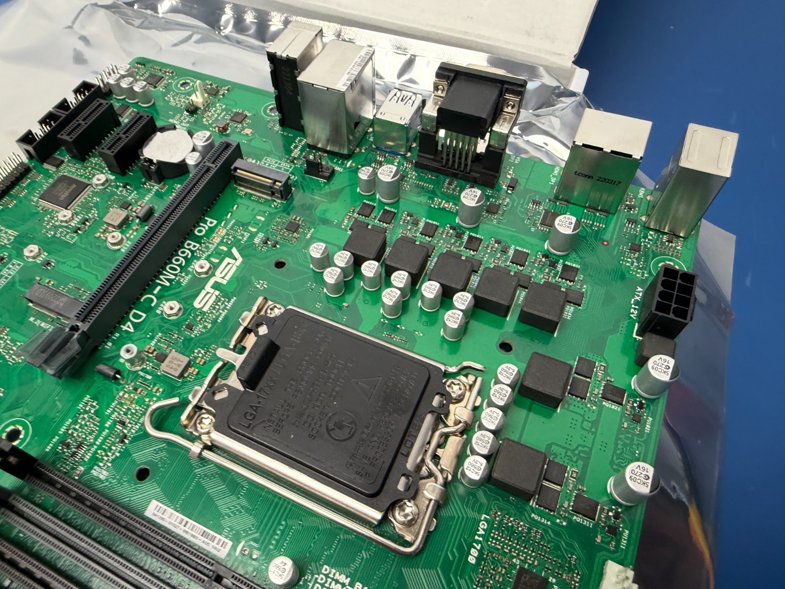 ASUS Pro B660M-C D4-CSM, LGA 1700 microATX Intel Motherboard - Image 7
