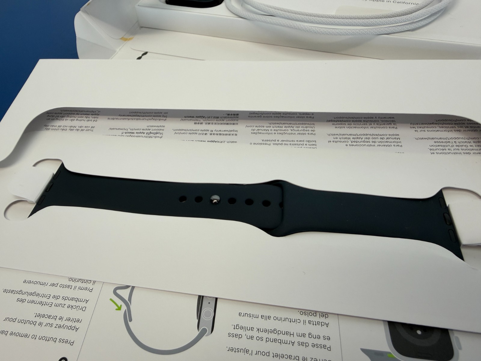 Apple Watch Series 9 MR9A3CL/A 45mm Midnight M/L - Image 9