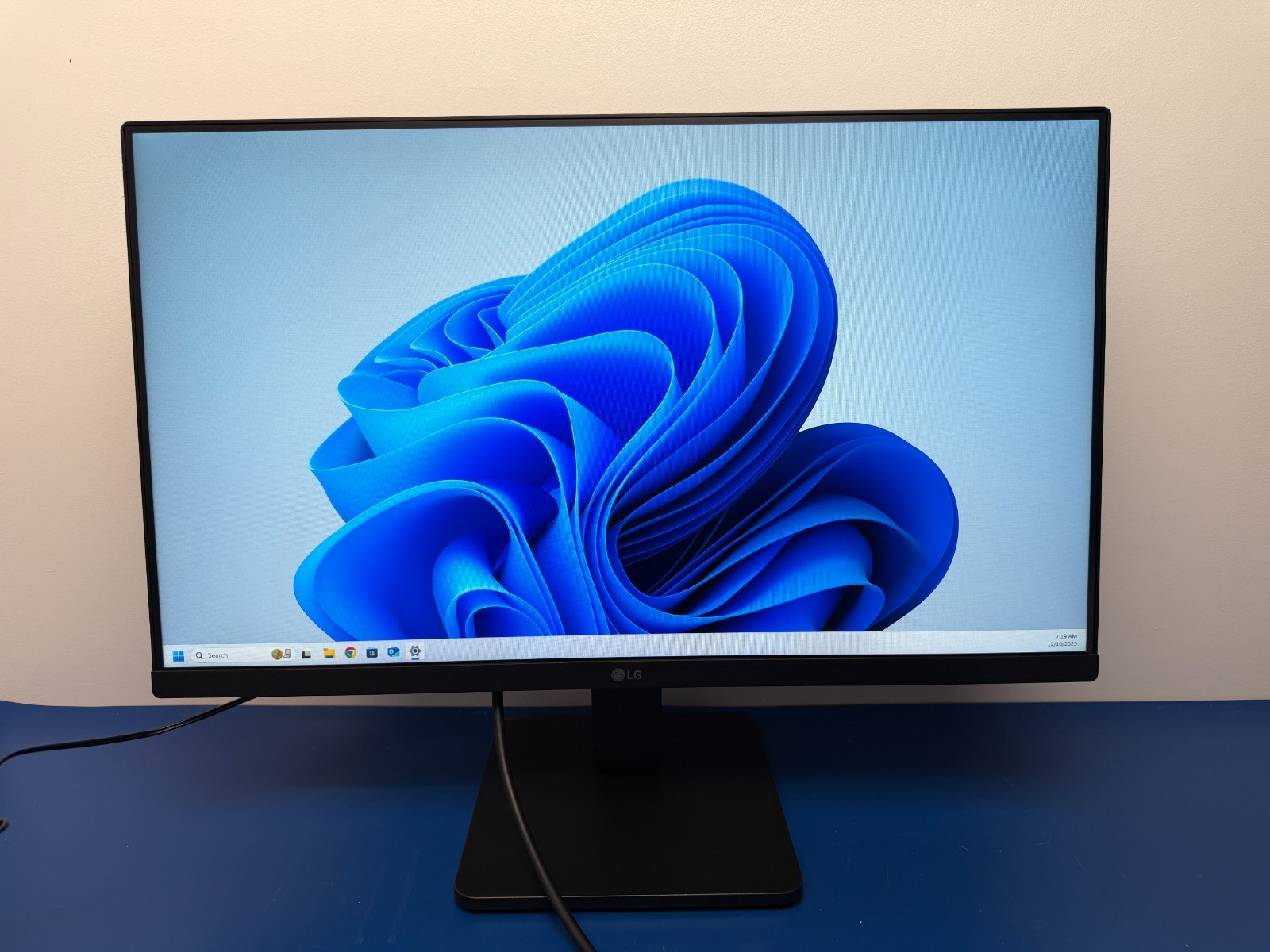 LG 24MR400-B 24" IPS LED Monitor - Image 2