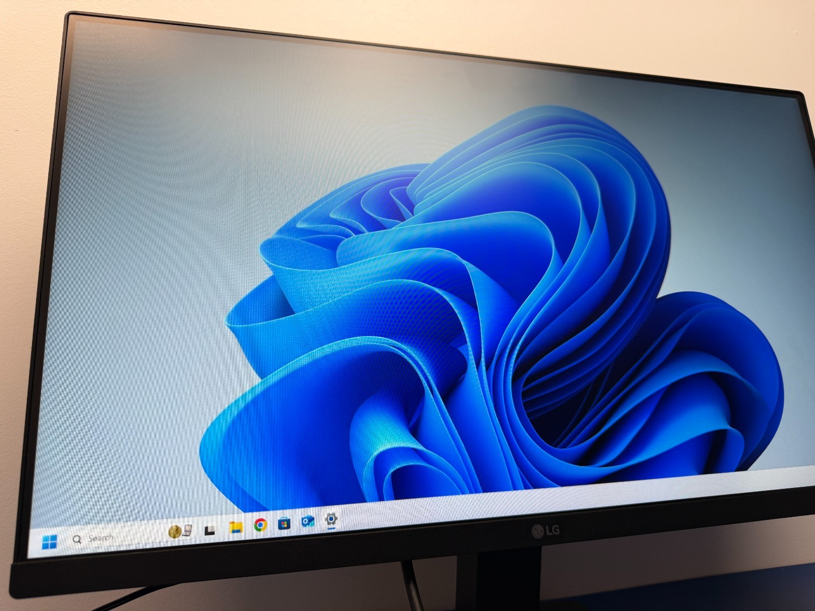 LG 24MR400-B 24" IPS LED Monitor - Image 3