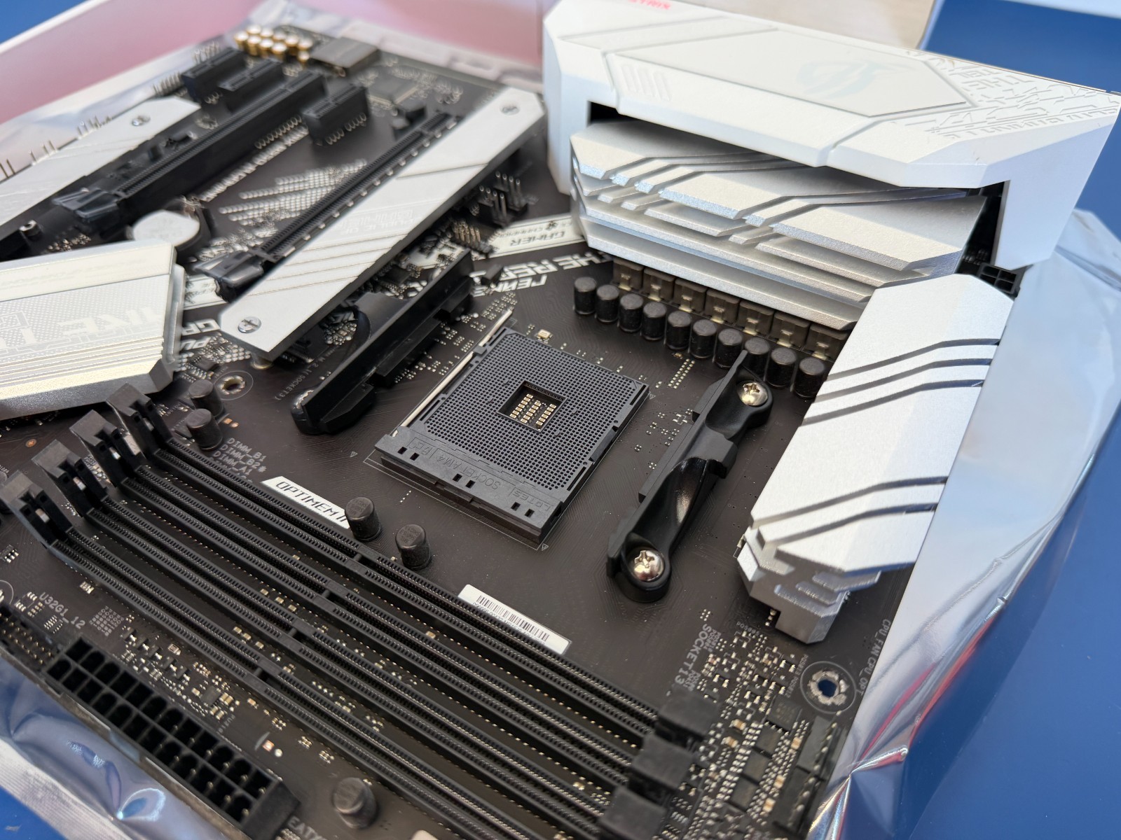ASUS ROG Strix B550-A GAMING AMD AM4 DDR4 ATX RGB Desktop Motherboard - Image 7