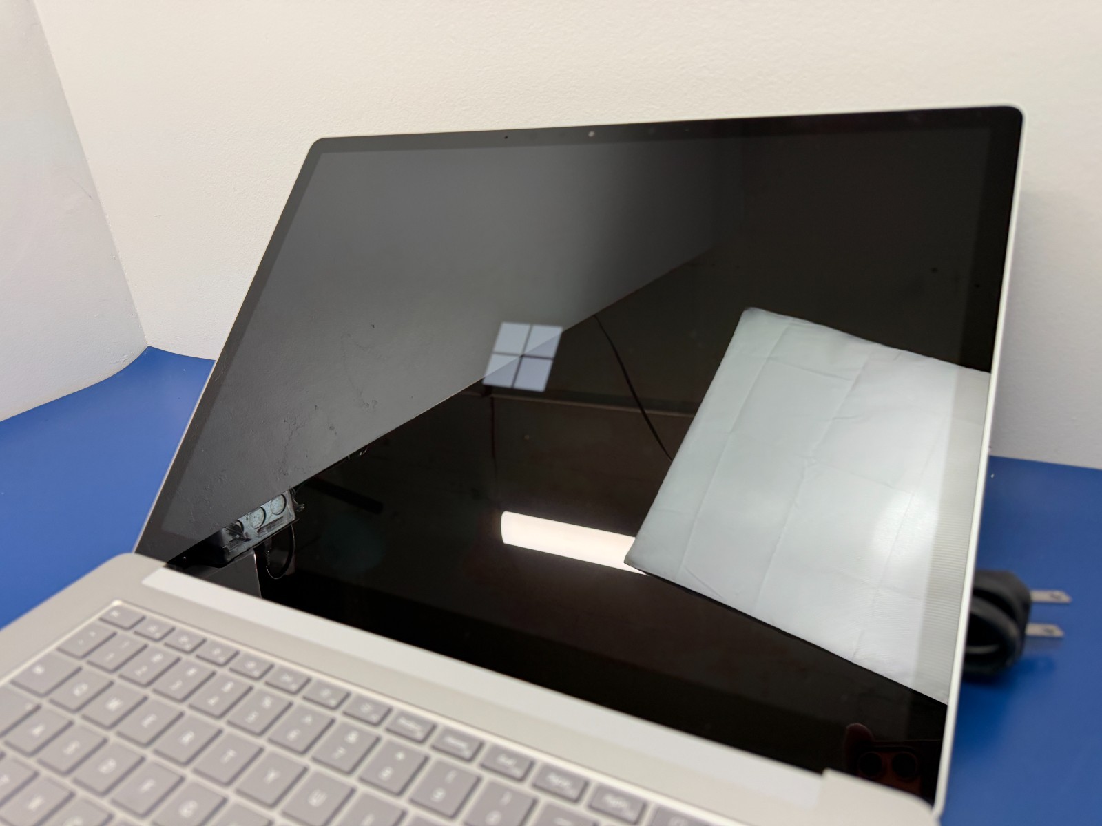 Microsoft Surface Laptop 5 1979 15" Touch i7-1255U 2.60GHz 16GB RAM 512GB SSD - Image 9