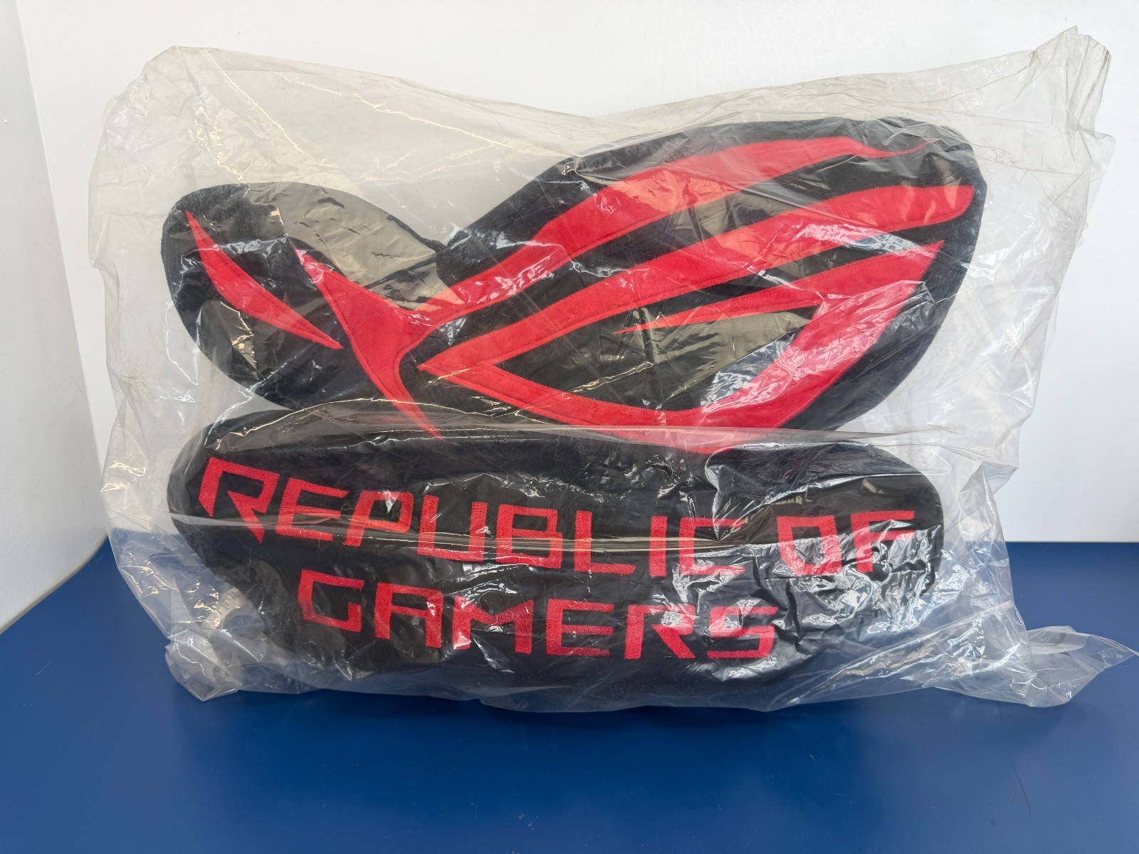 ASUS ROG Throw Pillow Special edition Collector 90AC04G0-BMK011 - Image 2