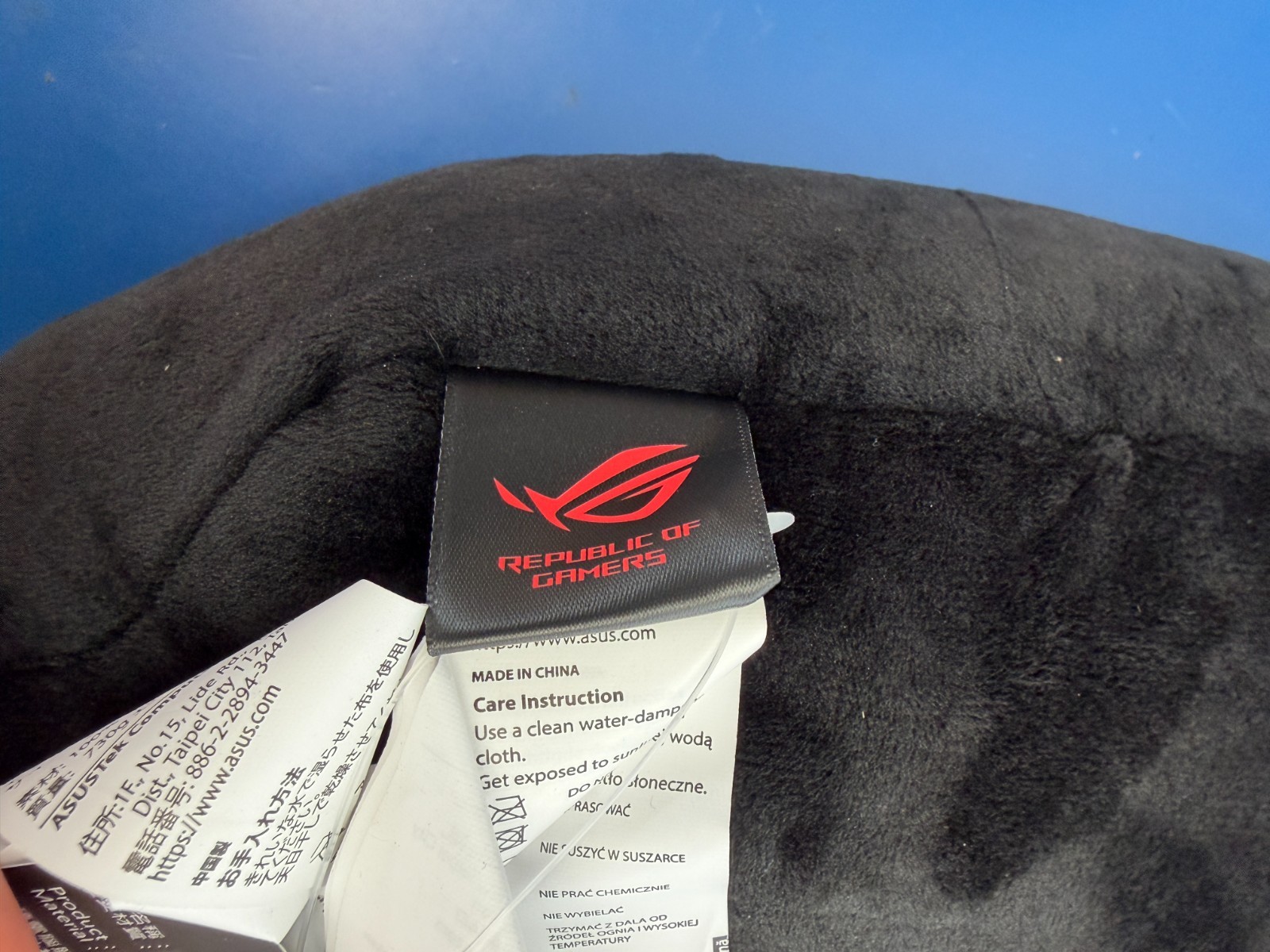 ASUS ROG Throw Pillow Special edition Collector 90AC04G0-BMK011 - Image 6