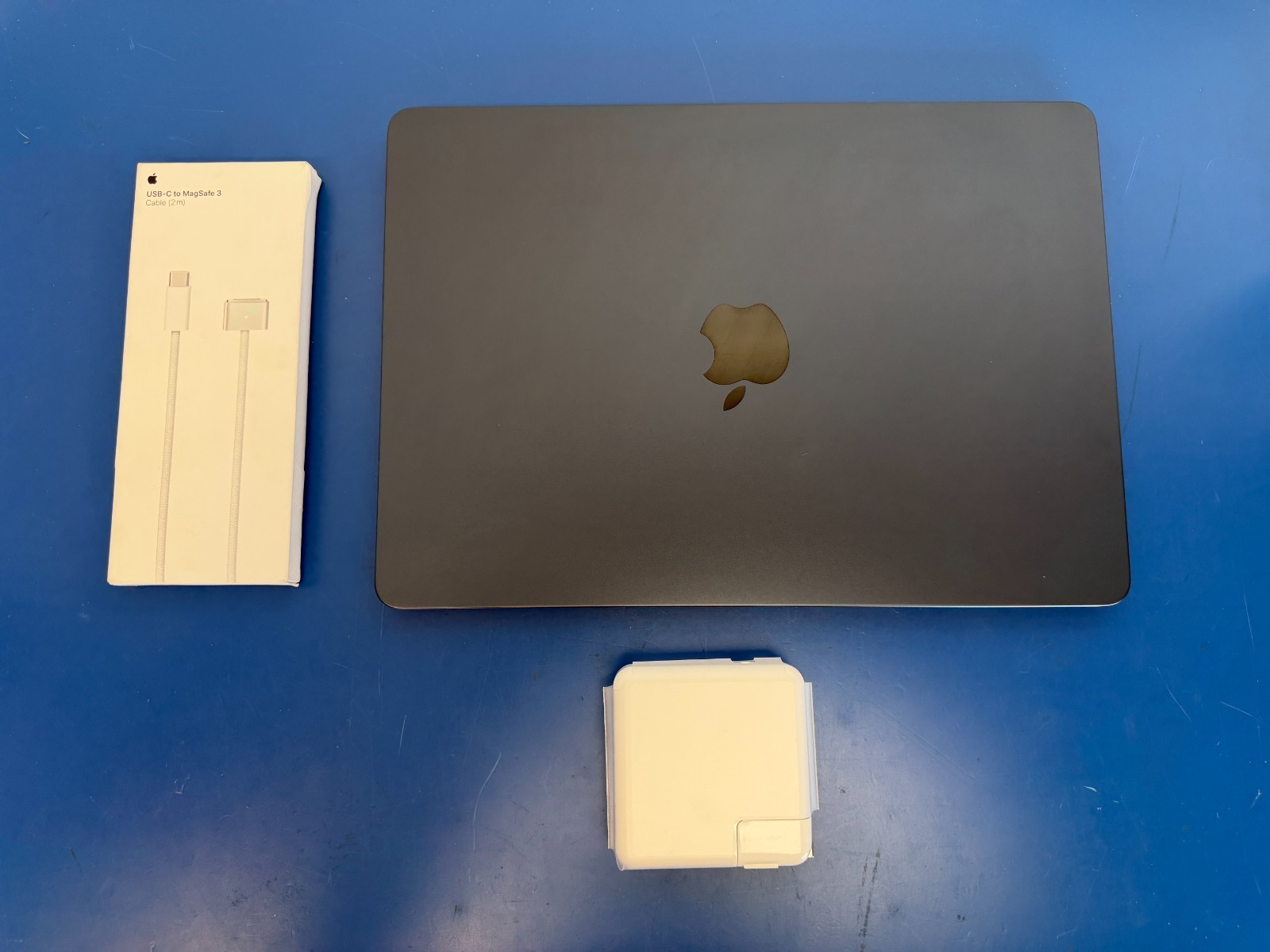 2025 Apple MacBook Air 13-inch M4 Chip 16GB RAM 512GB SSD Midnight MW133LL/A - Image 3