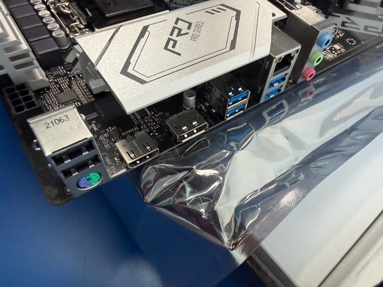 ASRock B560 Pro4 LGA1200 ATX Intel Motherboard intel 10th gen 11th gen - Image 9