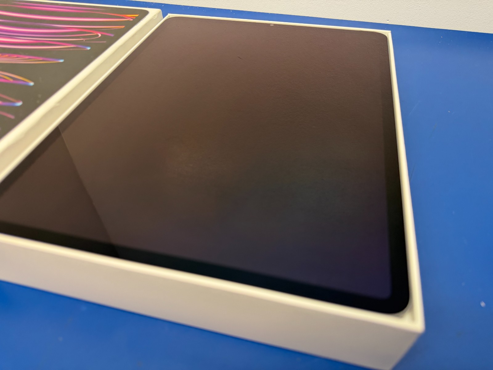 Apple iPad Pro 12.9" M2 6th Gen 128GB Space Gray Wi-Fi MNXP3VC/A - Image 3