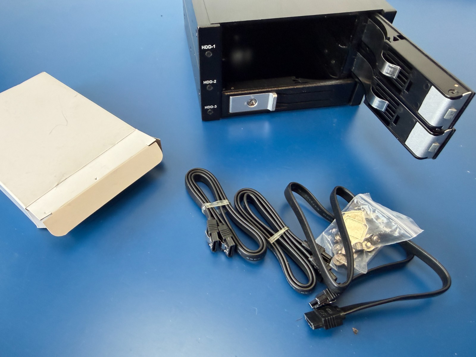 Syba SY-MRA35029 3 Bay Tray Less SATA SAS 3.5" HDD Internal Enclosure Cage - Image 7