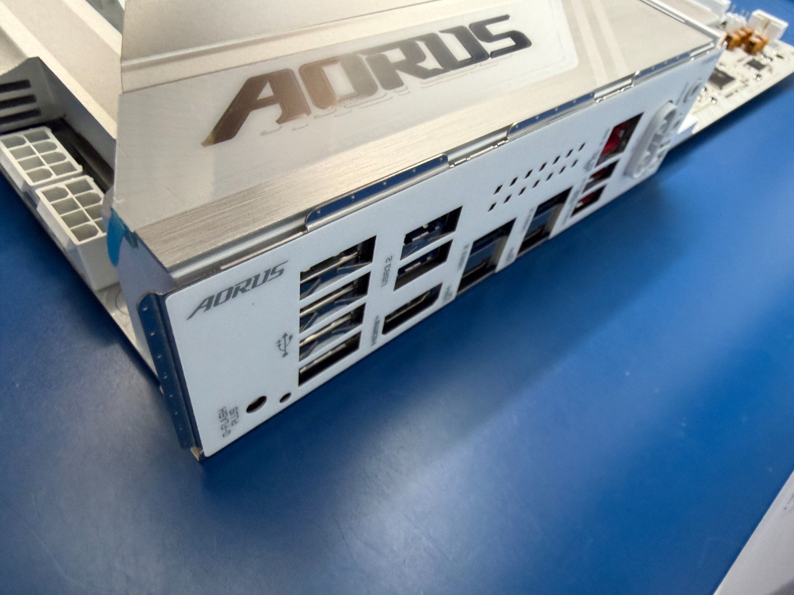 GIGABYTE X870E AORUS ELITE WIFI7 ICE AM5 AMD X870E ATX Motherboard - Image 5
