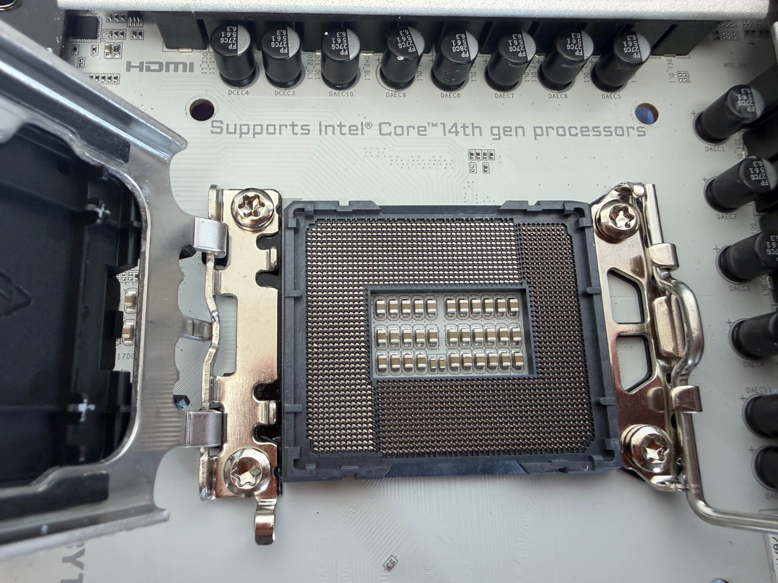 **READ* GIGABYTE Z790 AORUS PRO X LGA 1700 Intel 12th-14th gen ATX Motherboard - Image 9