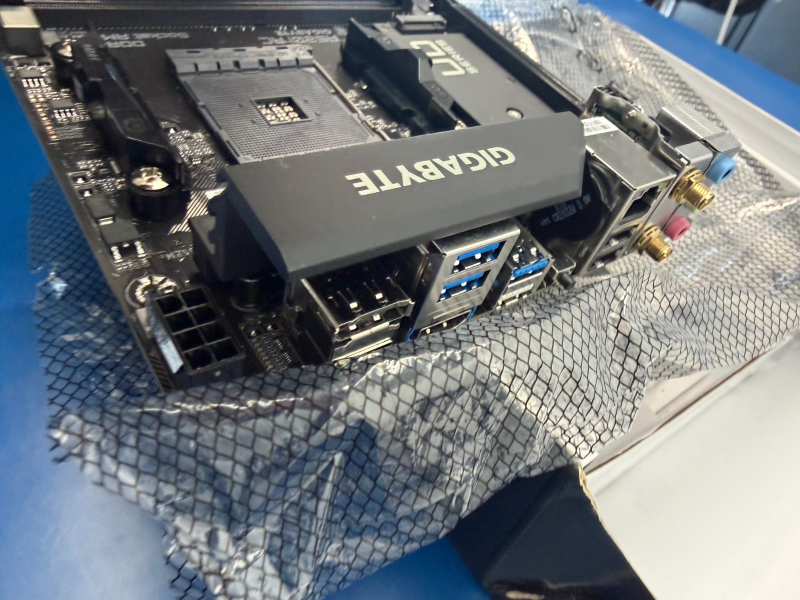 GIGABYTE A520I AC AM4 Q-Flash Plus,RGB Fusion 2.0, WiFi Mini ITX AM4 Motherboard - Image 6