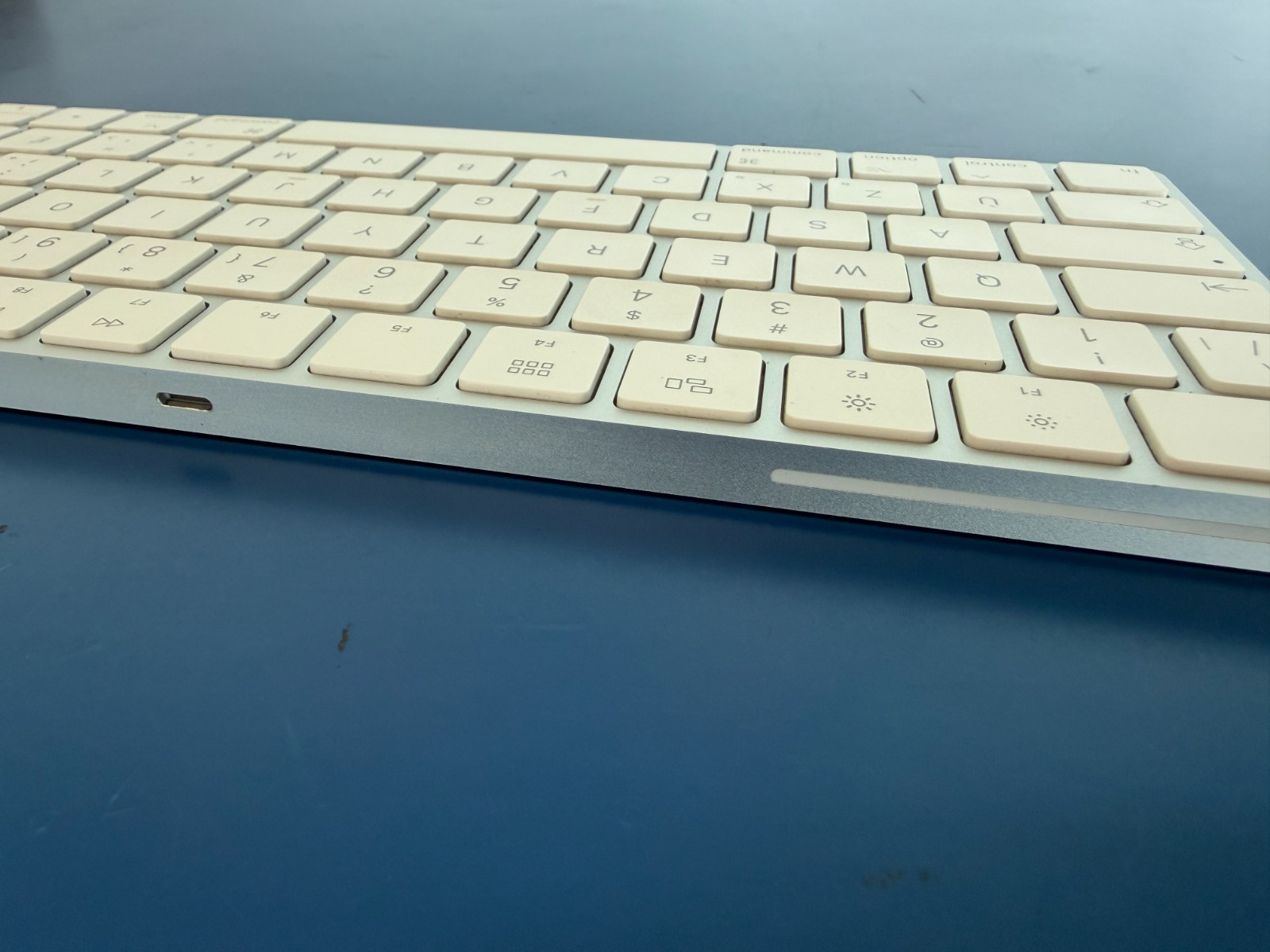 Apple Magic Keyboard A1644 MLA22VC/A FRENCH Francais Canadien Wireless Bluetooth - Image 7