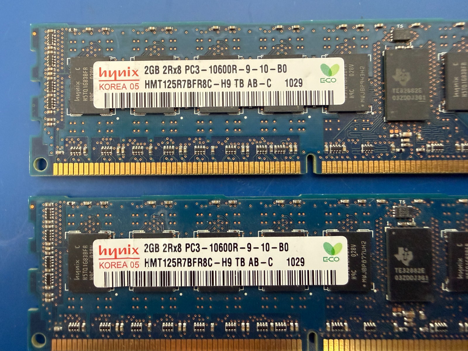 2 x 2GB (total 4gb)DDR3 PC3-10600 RDIMM Hynix HMT125R7BFR8C-H9 DDR3 Memory RAM - Image 2