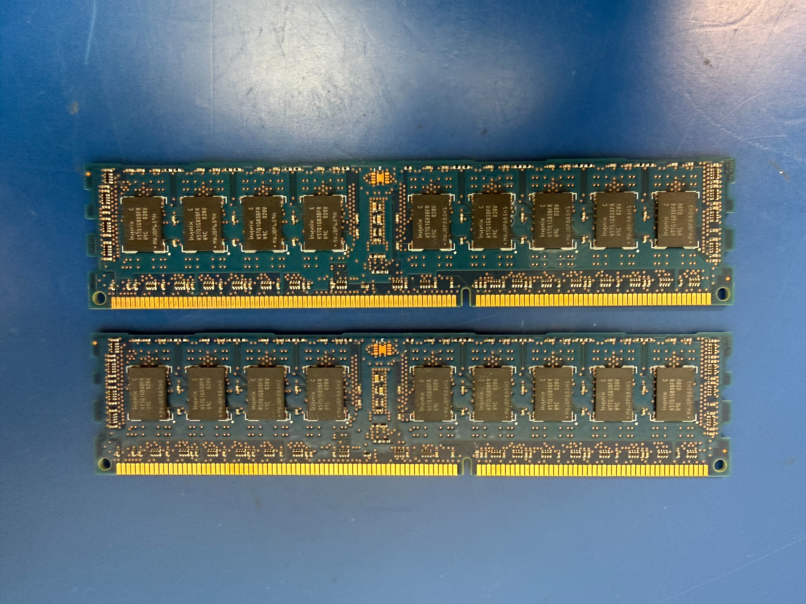 2 x 2GB (total 4gb)DDR3 PC3-10600 RDIMM Hynix HMT125R7BFR8C-H9 DDR3 Memory RAM - Image 3