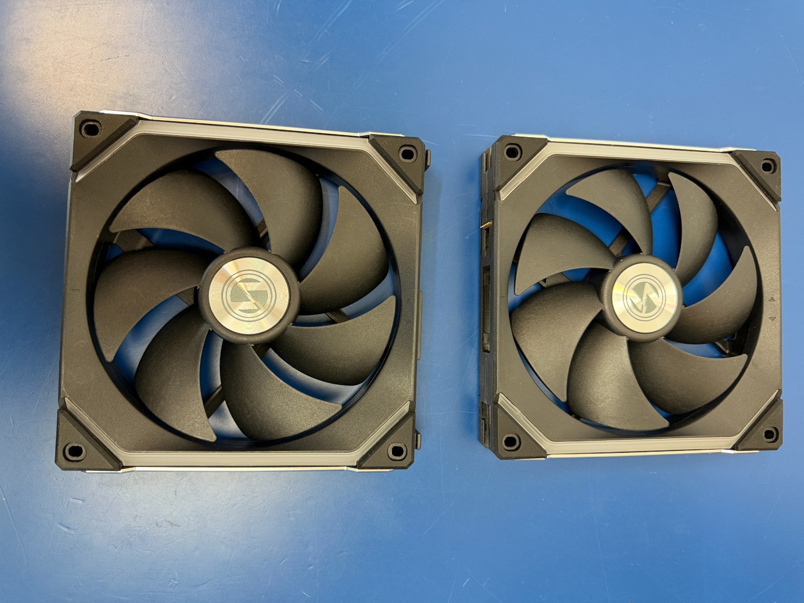 2x Lian Li UNI Fan SL120 V1 RGB PWM Fan 120 mm, Single Pack, BLACK -SL120 1B