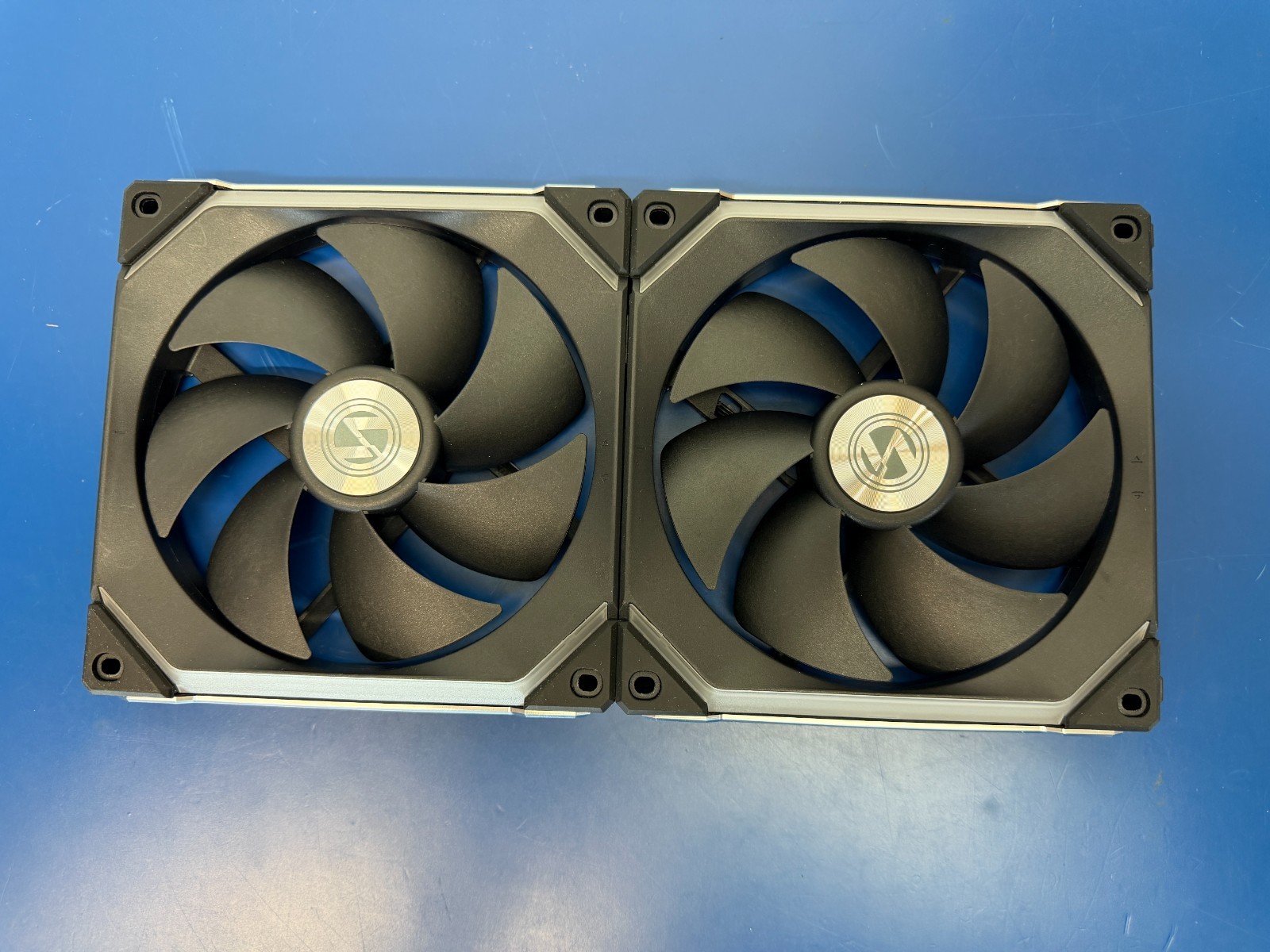 2x Lian Li UNI Fan SL120 V1 RGB PWM Fan 120 mm, Single Pack, BLACK -SL120 1B - Image 2