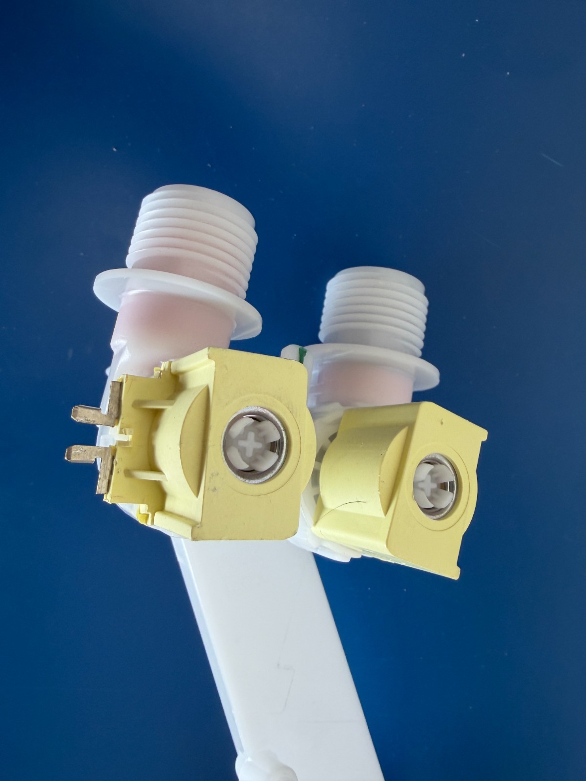 NEW OEM WHIRLPOOL Washer INLET VALVE PART # W11385822 W11446332 - Image 2