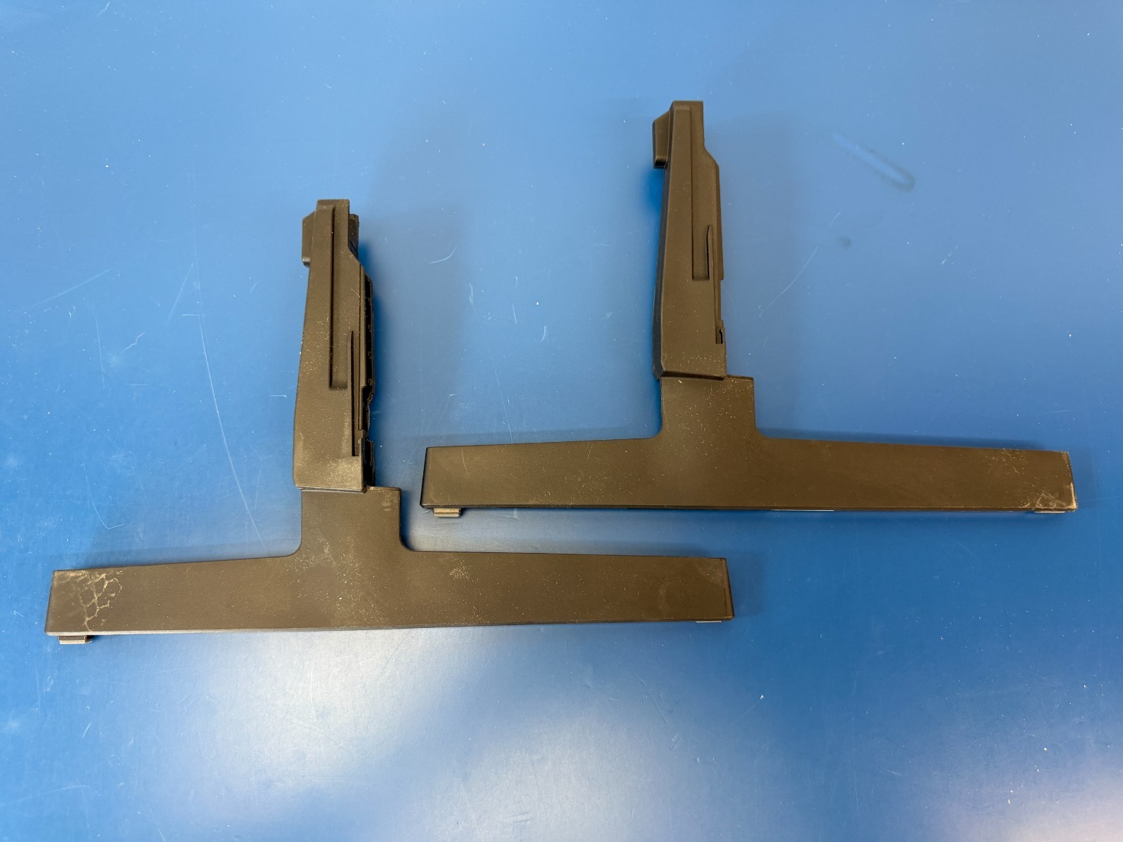 Samsung UN75U7900FFXZA BN96-60190A / BN63-21332A Stand / Feet (Fits More models) - Image 2