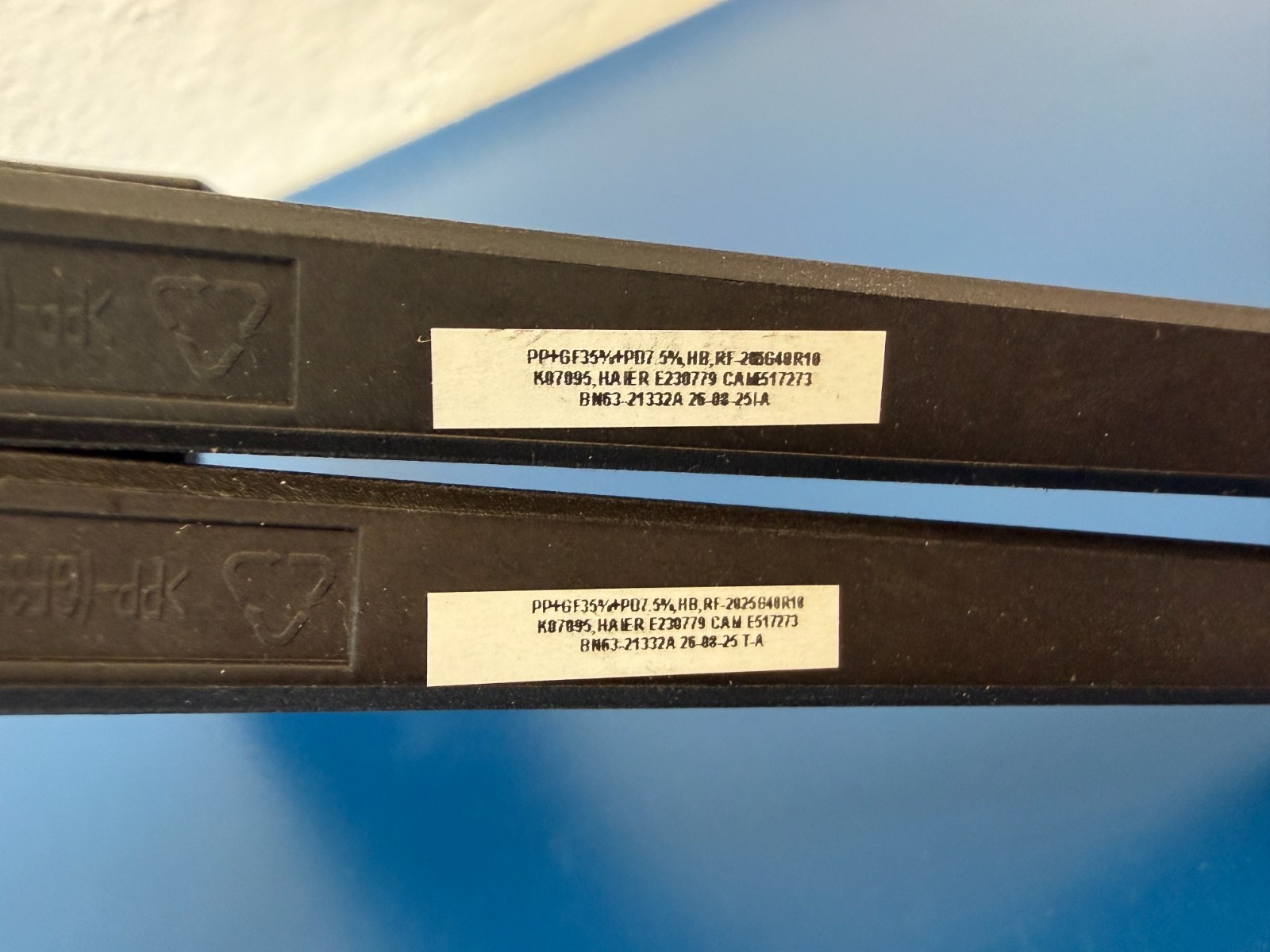 Samsung UN75U7900FFXZA BN96-60190A / BN63-21332A Stand / Feet (Fits More models) - Image 3