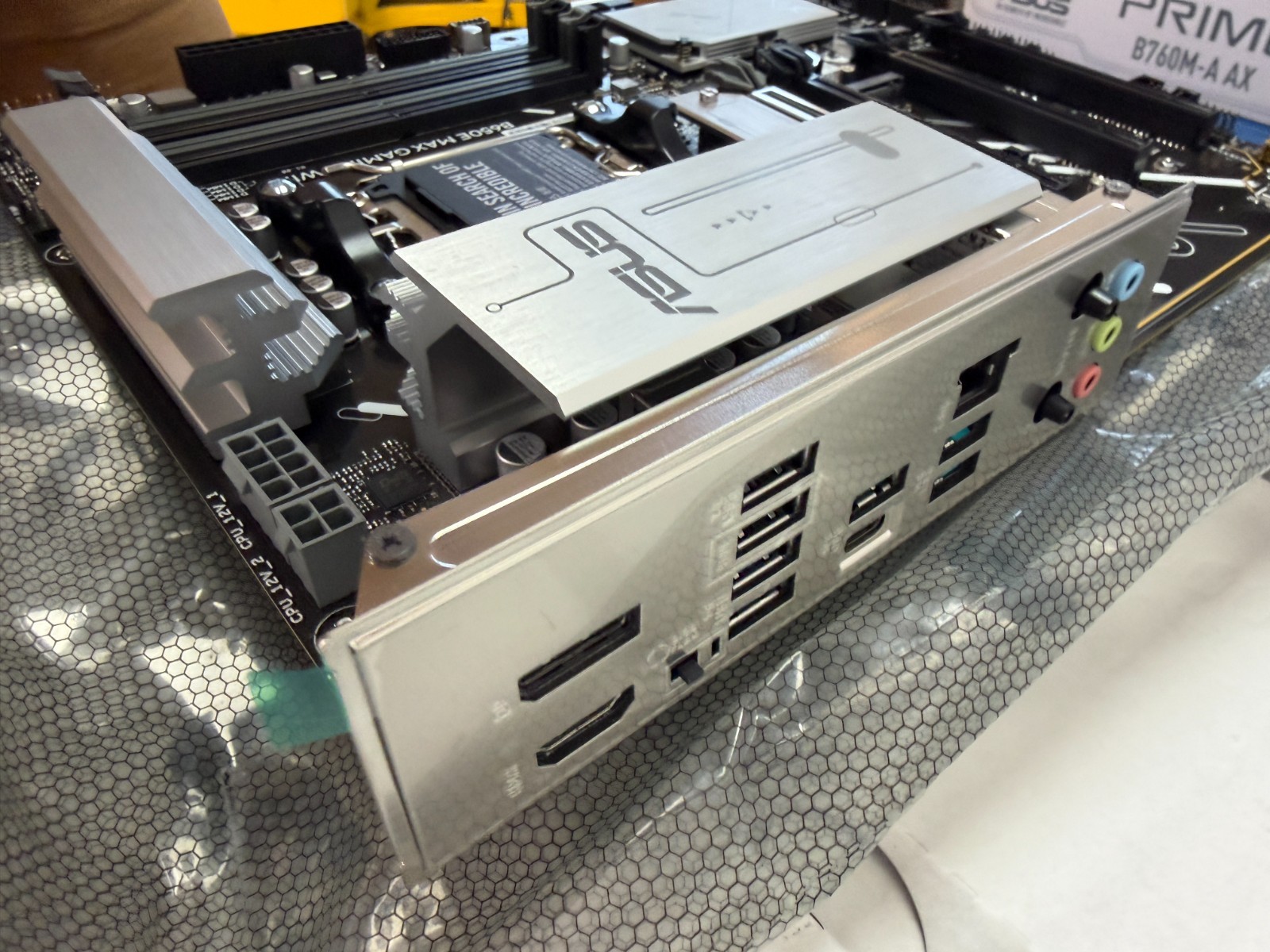 ASUS B650E MAX GAMING WIFI AMD AM5 ATX Motherboard ob - Image 8